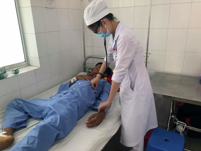 Bị sốt xuất huyết, thanh niên 9X liên tục ói ra máu tươi