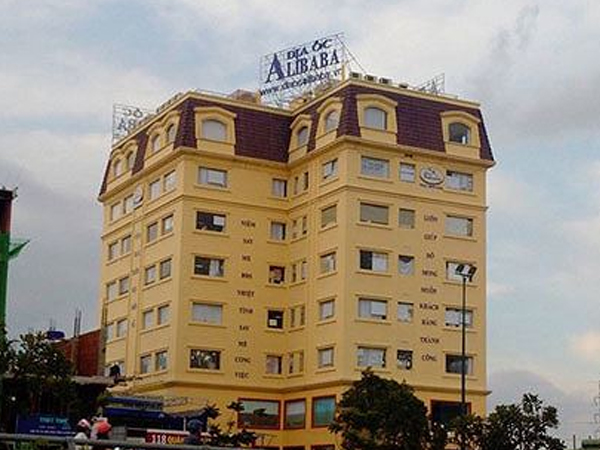 'Chặt vòi' Công ty địa ốc Alibaba, được không?