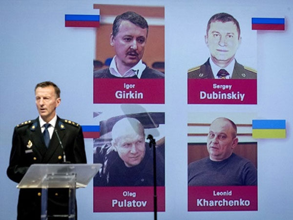 Nghi phạm vụ bắn rơi MH17 gồm ba người Nga, một người Ukraine