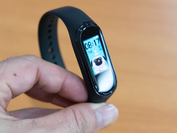 Vòng sức khỏe Mi Band 4 về Việt Nam với giá 700 nghìn đồng