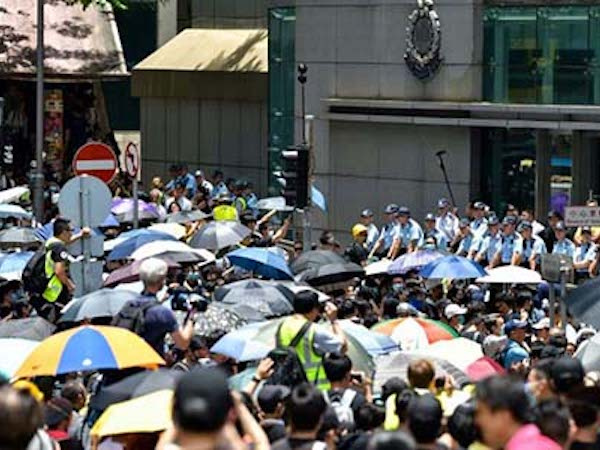 Người Hong Kong tiếp tục biểu tình đòi trưởng đặc khu từ chức