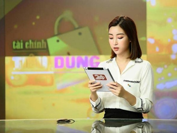 Đỗ Mỹ Linh bị nhà đài nhắc nhở vì trang phục 'hoành tráng' khi dẫn sóng VTV