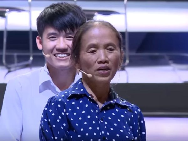 Không chỉ bước chân lên sóng truyền hình, 'bà Tân Vê Lốc' còn mang thêm 4 đĩa đồ ăn siêu cay khổng lồ!