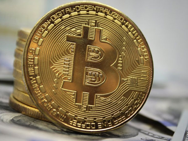 Giá Bitcoin vượt 10.000 USD sau hơn một năm
