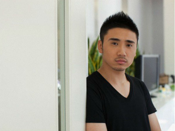 Đêm tân hôn, đang hừng hực lửa yêu thì vợ bỗng dưng đòi mở tiền mừng ra đếm