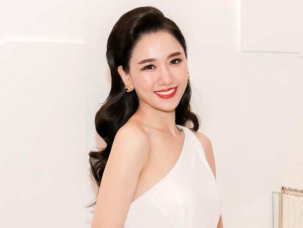 Giữa ồn ào bị Thu Minh chơi bẩn "dìm hàng", Diva So Hyang nhờ Hari Won lên tiếng khiến ai cũng choáng
