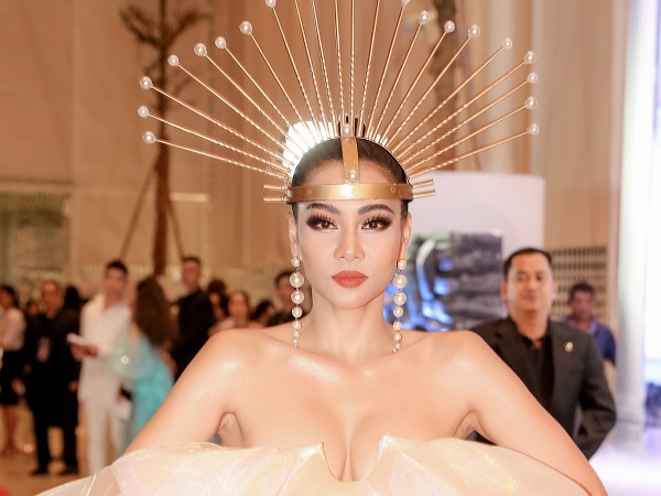 Trước loạt ồn ào của show diễn Diva, Thu Minh đáp: Showbiz Việt có sự đấu tranh ngầm, xin lỗi các bạn vì tôi có 1 chút chiêu trò