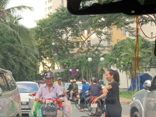 Bầu 6 tháng, vợ Hoàng Bách vẫn 'lao' xuống đường giải quyết kẹt xe và cái kết đầy bất ngờ
