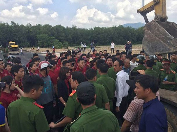 Toàn cảnh vụ địa ốc Alibaba gây náo loạn: Giám đốc văn phòng luật xin mượn sách luật để... kiểm tra điều khoản khi bị bắt giữ, CEO tới tận đồn công an đòi người