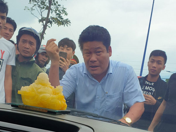 Chủ doanh nghiệp kêu giang hồ vây xe công an là đại biểu HĐND