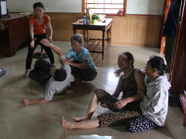 Đau xót 2 nam sinh đuối nước trước ngày thi: Bố mẹ già rồi, sao không để bố mẹ chết thay?