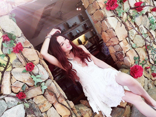 'Đát Kỷ' Ôn Bích Hà khoe ảnh du lịch Nha Trang, dân tình chỉ dán mắt vào body U55 mà sexy như gái đôi mươi của bà
