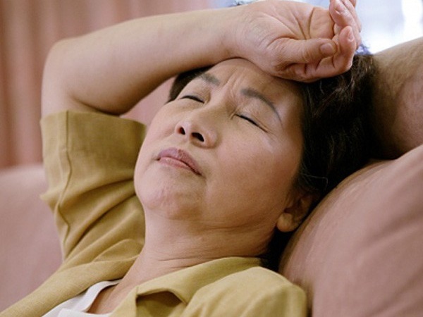 Nhà 5 người dùng hết gần 900k tiền điện, mẹ chồng hậm hực dỗi cơm, đổ lỗi tiền điện nhiều là do con dâu