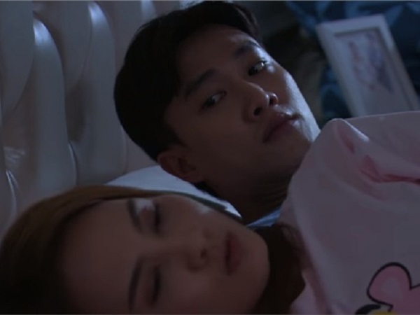 Về nhà đi con tập 50: Sau nhiều ngày tháng ngủ sa lông, cuối cùng Vũ cũng đã thành công 'trèo' lên giường của Thư rồi!