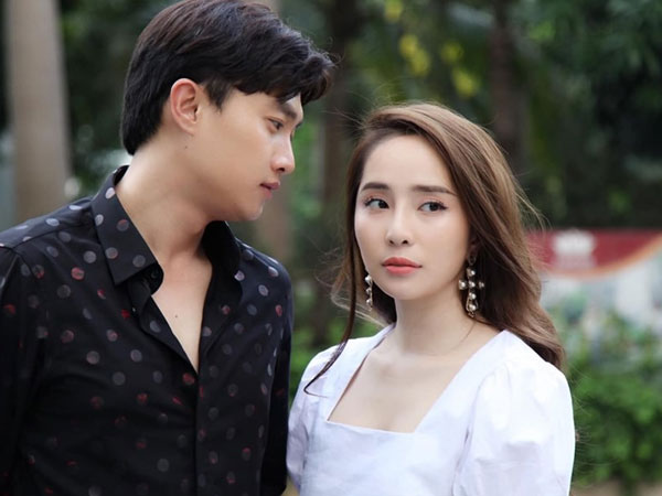 'Về nhà đi con': Lại lộ ảnh cực sang chảnh của 'tiểu tam' phá đám Vũ - Thư, fan cứ chuẩn bị tinh thần mà khóc!