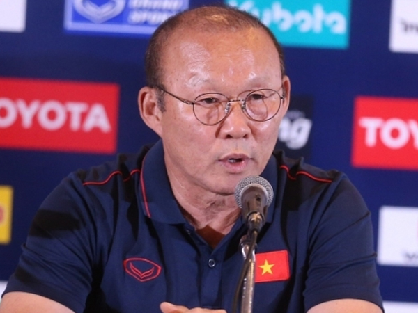 'Không nên lấy tình cảm để bù đắp tiền lương cho ông Park'