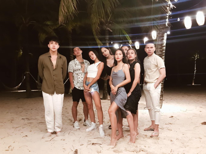 Thêm một hội bạn thân 'lầy lội' của Vbiz: Quy tụ từ Hoa hậu đến ca sĩ, diễn viên đình đám, toàn 'mầm non giải trí' đủ khiến khán giả cười lăn lộn