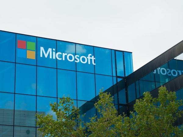 Microsoft cấm nhân viên dùng sản phẩm đối thủ