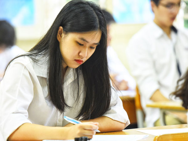 Hơn 880.000 thí sinh thi môn Ngữ văn đầu tiên