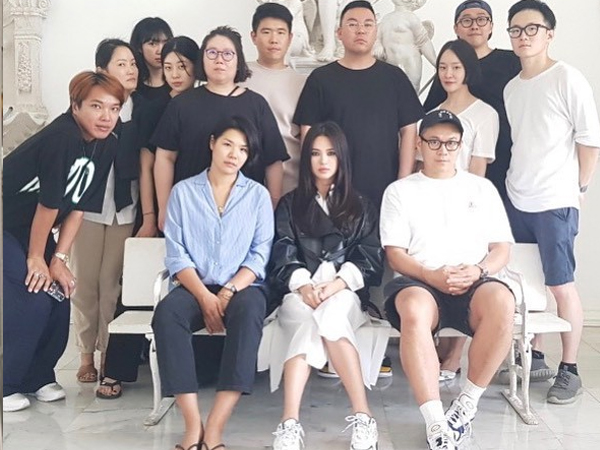 Ngoại hình khác lạ và táo bạo của 'bánh bèo thoát xác' Song Hye Kyo gần đây hình như lấy cảm hứng từ người tình?