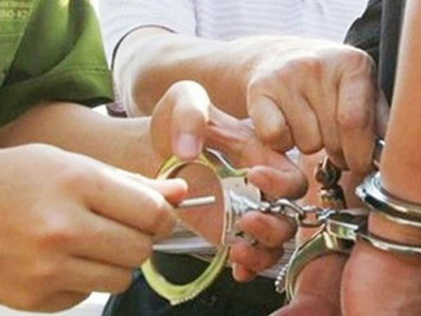 Chân dung hai thanh niên đánh gãy răng, ép bà lão 64 tuổi xuống ruộng xâm hại tình dục