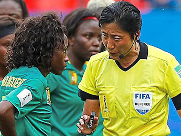 FIFA bác đề nghị cho trọng tài nam điều khiển World Cup nữ