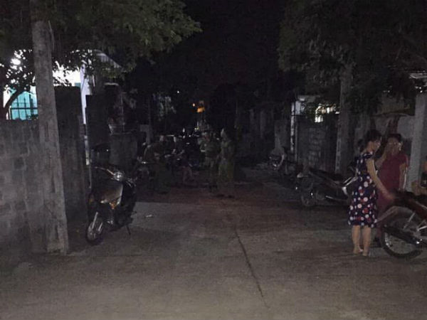 Ninh Bình: Nghi án chồng đánh vợ, châm lửa đốt nhà rồi cứa cổ tự sát