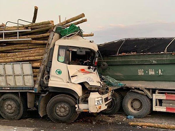 Xác định danh tính 2 nạn nhân tử vong trong vụ xe tải đâm đuôi xe ben trên cầu Thanh Trì