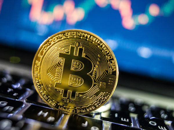 Bitcoin tiến sát 14.000 USD, lên đỉnh 17 tháng