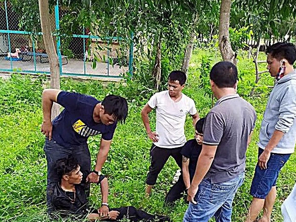 Bị phát hiện bán ma túy, rút kiếm chém cảnh sát