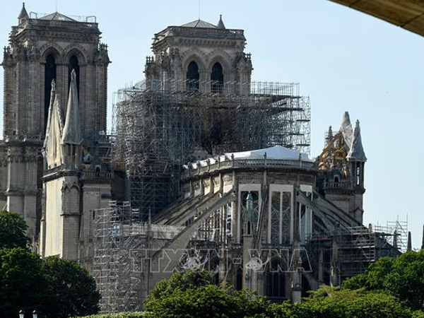 Tóp thuốc lá, chập điện có thể là nguyên nhân gây cháy Nhà thờ Đức Bà Paris