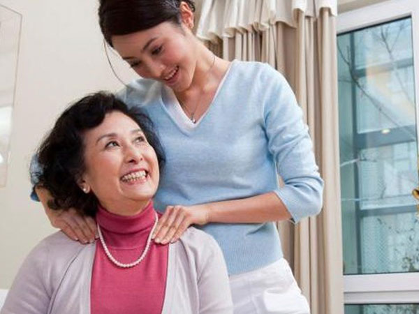 Háo hức vì con gái dẫn người yêu về ra mắt, ngờ đâu vừa nhìn thấy mặt, cái bát trên tay tôi đã rơi xuống vỡ tan tành