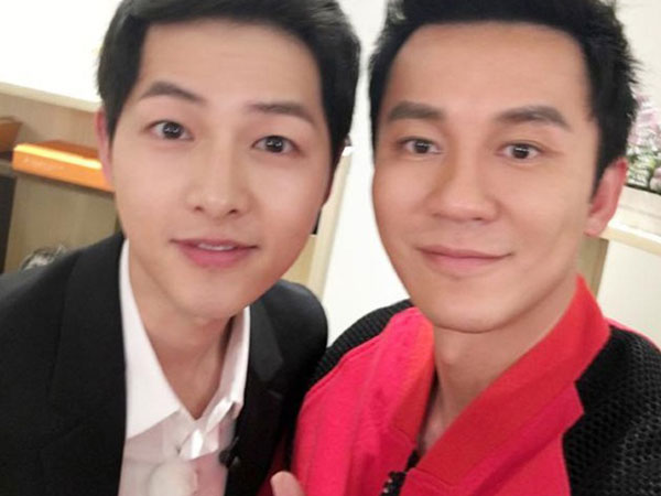 Giữa tâm bão càn quét showbiz của hai cuộc chia tay Hàn - Trung, bức ảnh Song Joong Ki và Lý Thần chụp chung bất ngờ hot trở lại
