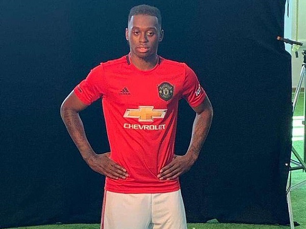 Lộ ảnh Wan-Bissaka trong màu áo MU, sẽ chính thức ra mắt ngày hôm nay