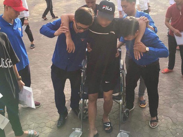 Chuẩn bị thi môn cuối THPT Quốc gia, nam sinh nôn ói, liệt nửa người phải nhập viện