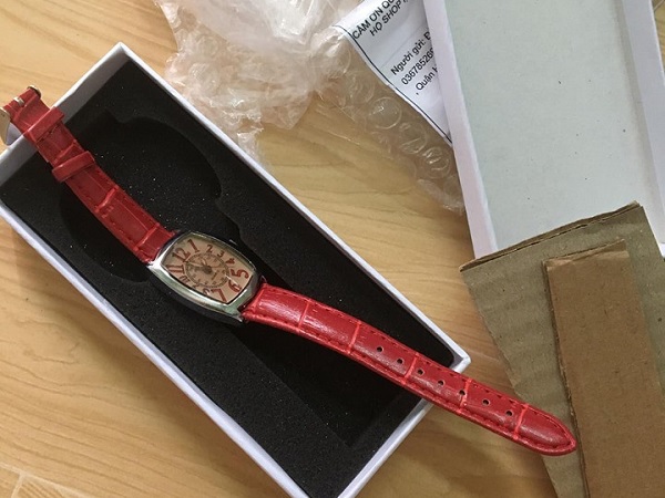 Cô nàng tức tối 'bóc phốt' bị shop online lừa nhưng ngờ đâu lại bị dân mạng mắng vì thiếu kiến thức