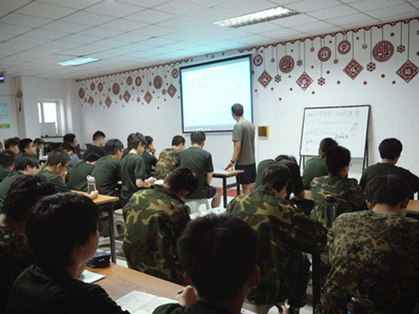 Cai nghiện mạng Internet… kiểu quân đội