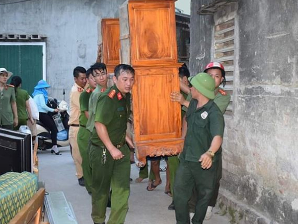 Biển lửa cháy rừng chưa ngớt, Hà Tĩnh sẵn sàng di dân trong đêm nay
