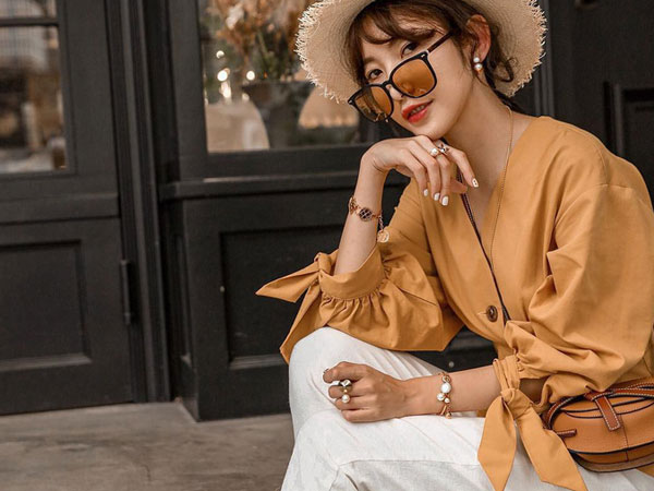Jeans trắng phẳng phiu và 12 gợi ý mix&match dành cho chị em muốn thay mới hoàn toàn style công sở