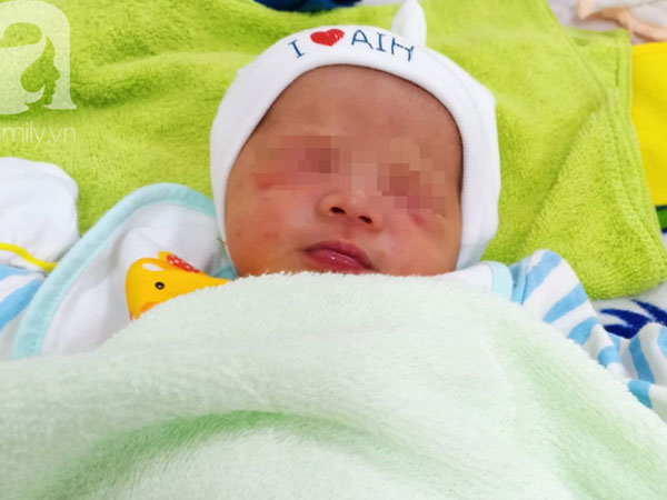 TP.HCM: Mẹ đơn thân sinh con gái được 3 ngày thì viết giấy cho con vì "không nuôi nổi"