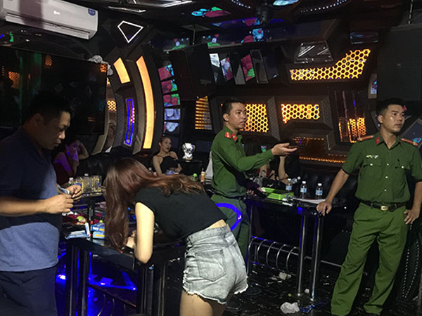 'Chiêu độc' qua mắt chồng để cặp bồ với sếp trong suốt thời gian dài