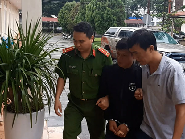 Nghi phạm khai lý do bất ngờ về việc đập tủ tiệm vàng để trộm
