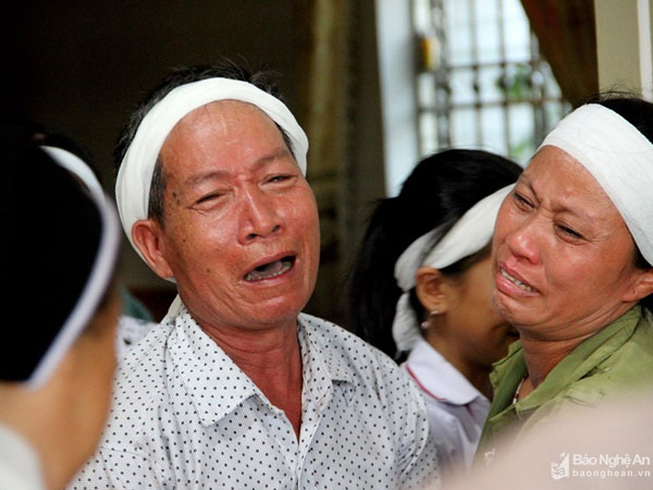 Nỗi đớn đau tột cùng của gia đình người phụ nữ đi cứu rừng bị thiêu cháy