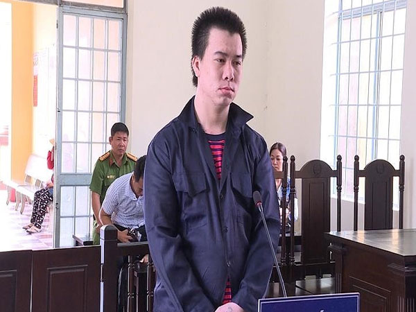 Xông vào hiếp dâm nữ chủ quán cà phê giữa ban ngày