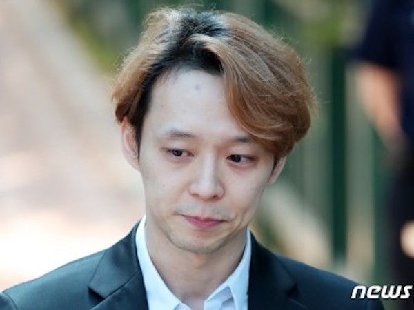 NÓNG: Park Yoochun mếu máo khóc, chính thức bị tuyên án tù vì bê bối ma túy với hôn thê tài phiệt