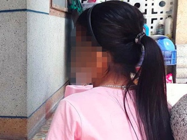 Bé gái 13 tuổi sợ hãi kể cho mẹ bị nam thanh niên chở đến căn nhà trống rồi cưỡng hiếp
