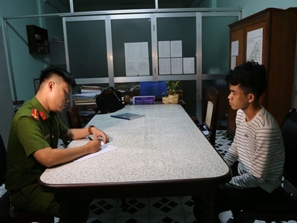 Chiếm đoạt hơn 140 triệu đồng nhờ việc 'nổ' mình là Phó Trưởng phòng