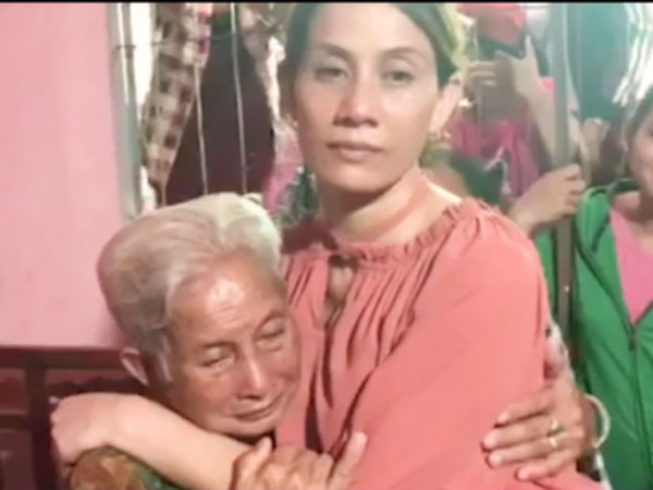 Mẹ già 80 tuổi ngất xỉu khi gặp con gái trở về nhà sau 22 năm lưu lạc: 'Ngày tui chết tui gặp mặt được con tôi'