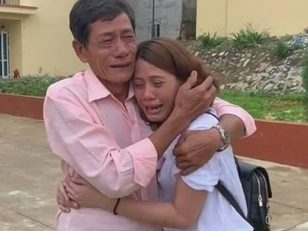 22 năm lưu lạc biệt xứ và cuộc hội ngộ đầy nước mắt của người phụ nữ từng quên mất mình là ai