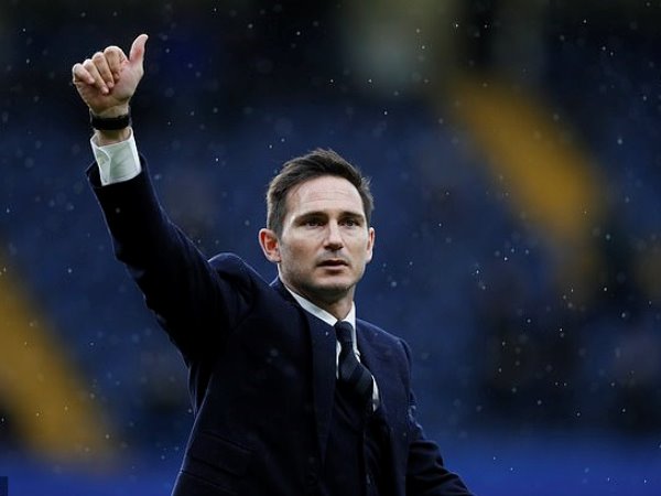 Lampard đã đến Stamford Bridge, sẵn sàng ra mắt Chelsea